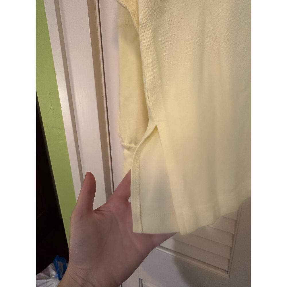 American Eagle Butter Yellow Shirt - New With Tags- XS RUNS LARGE - Picture 4 of 4